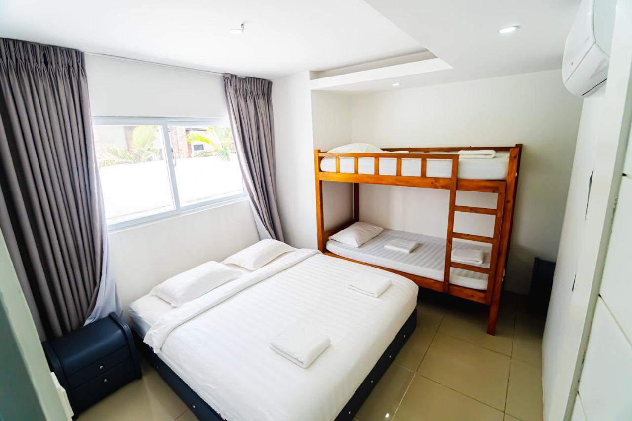 Chequers Suites Subic Bay Olongapo Eksteriør billede