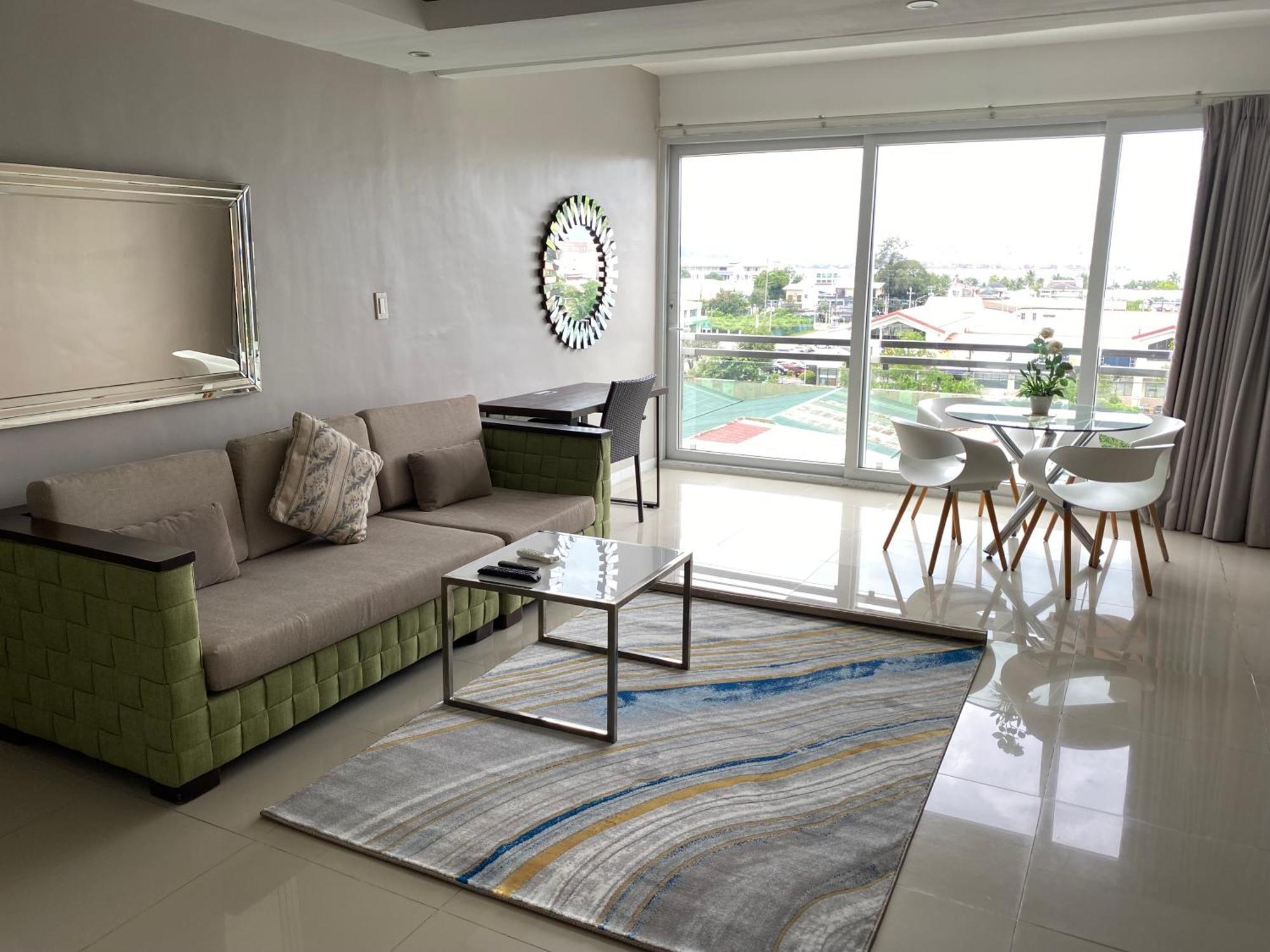 Chequers Suites Subic Bay Olongapo Eksteriør billede