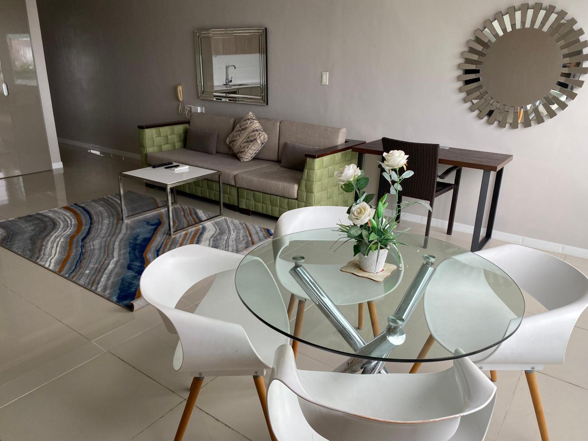 Chequers Suites Subic Bay Olongapo Eksteriør billede